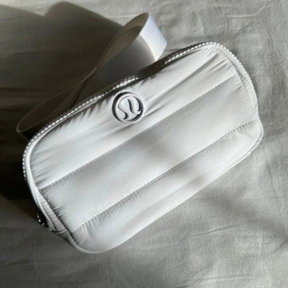 🆕 Lululemon Everywhere Belt Bag Wunder Puff White - Picture 1 of 7